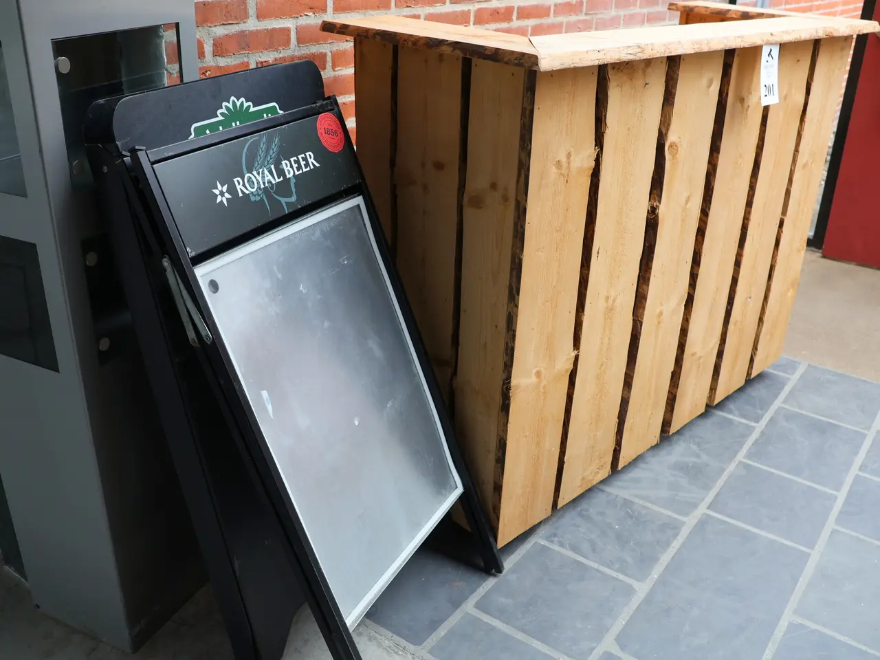 Billede 3 - Bar på hjul m/2 stk gadeskilte