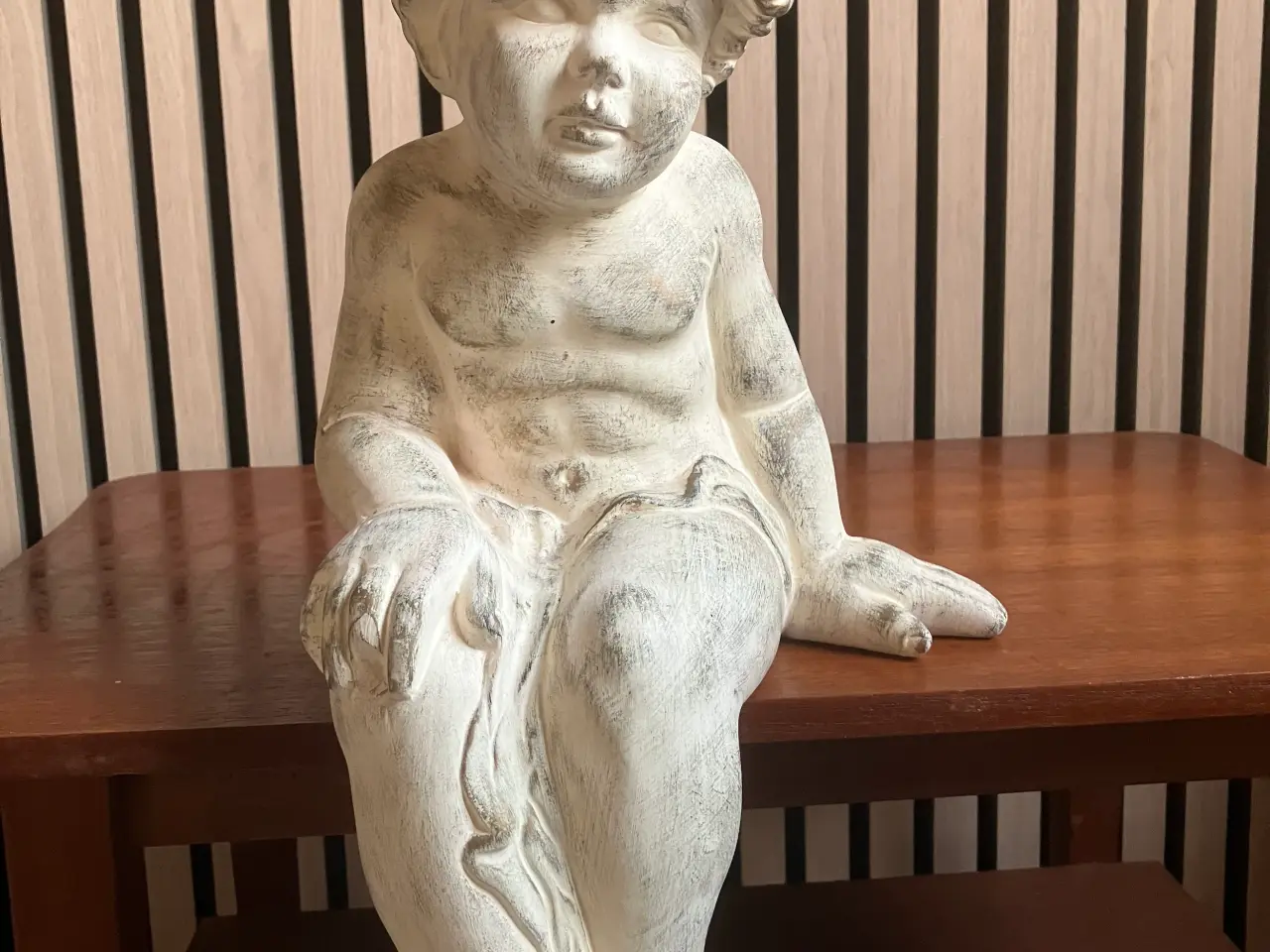 Billede 1 - Sød Siddende figur/skulptur
