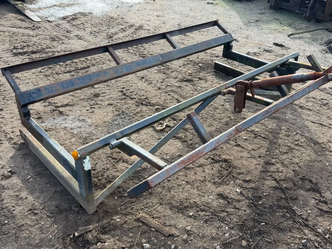 Billede 3 - - - - Skovlstativ som kan låses 240 CM bredt