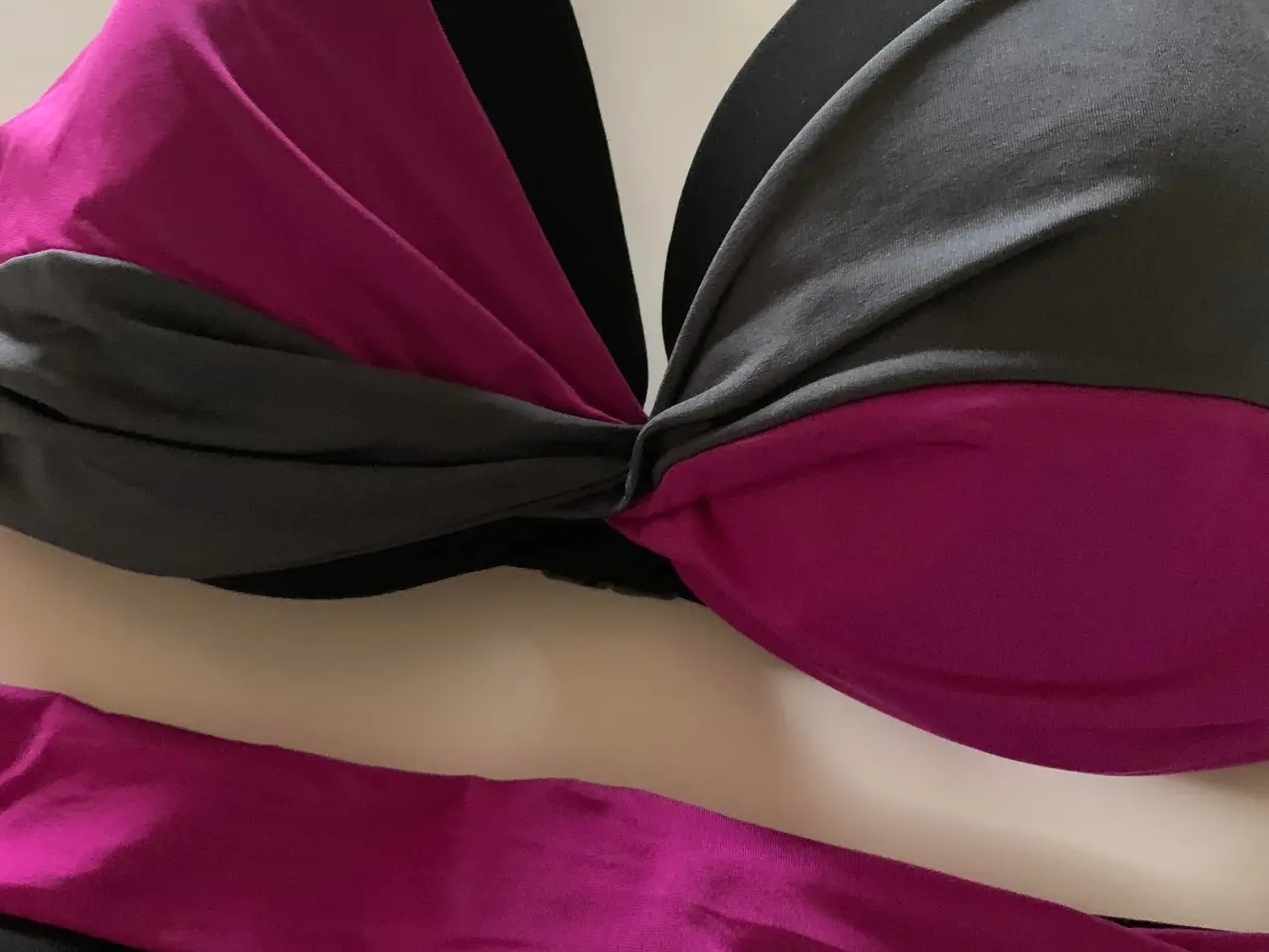 Billede 3 - Femilet bikini, BH og trusse, str. 75D // 40