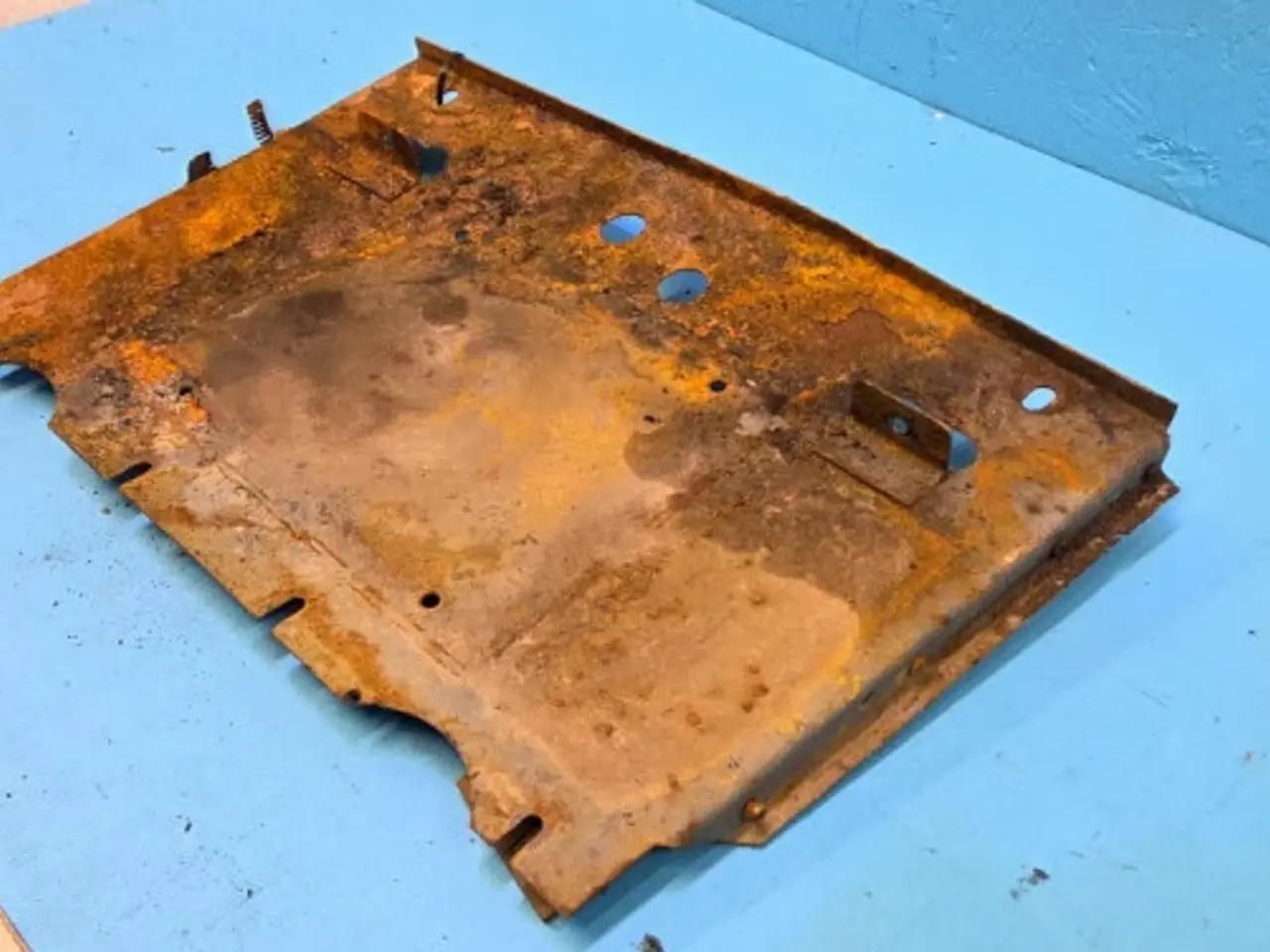 Billede 9 - Massey Ferguson 3085 Batteriholder 3387030M95