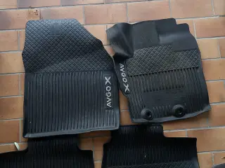 Gummimåtter til Aygo X