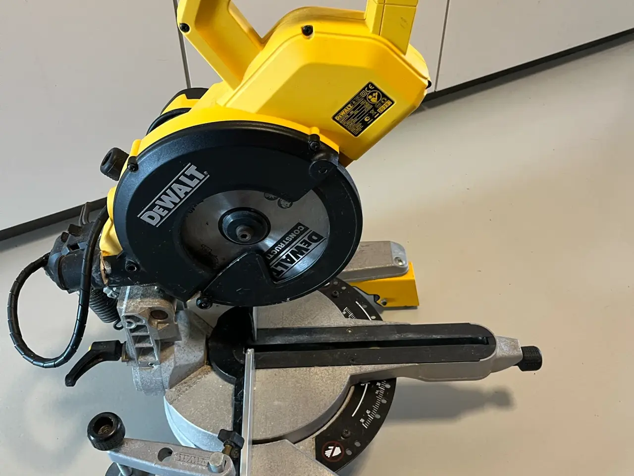 Billede 2 - DeWalt DW 770 kap/geringssav