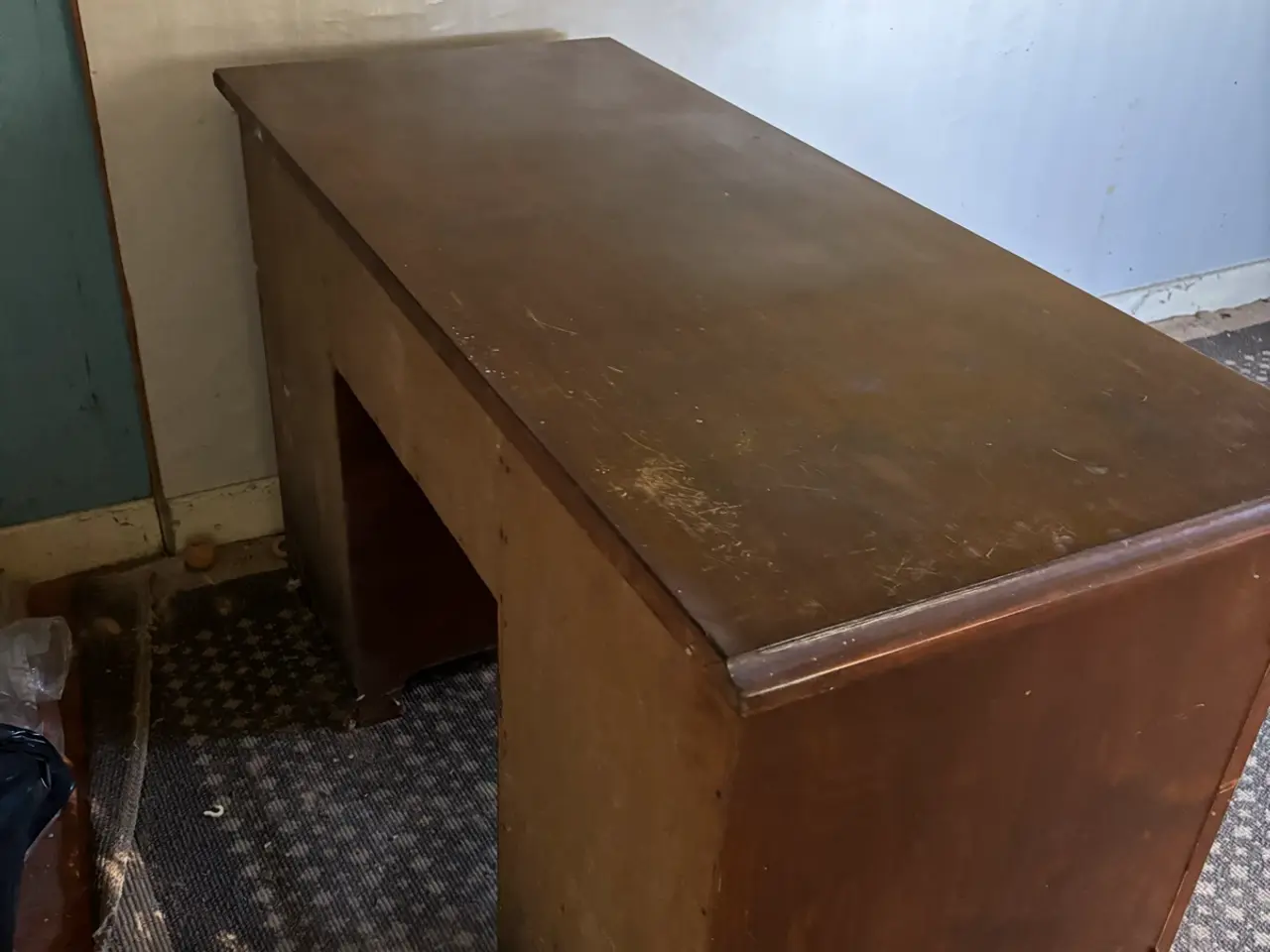 Billede 3 - Retro skrivebord i mørkt træ – mindre model