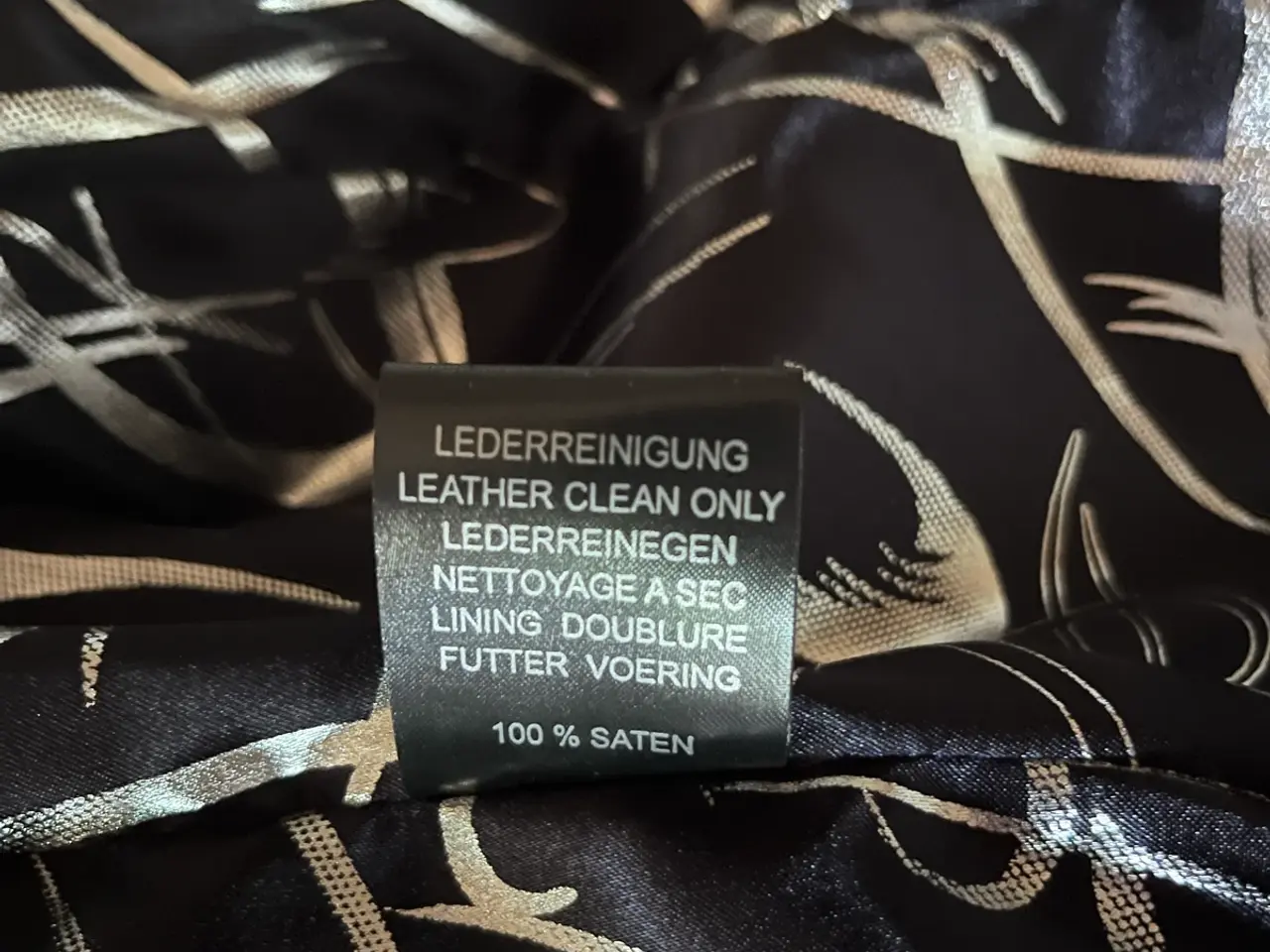 Billede 8 - Lækker Venatto skindjakke str M/L