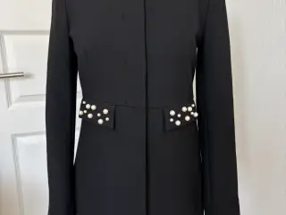 Zara Frock Coat/lang blazer med faux perler – Str.