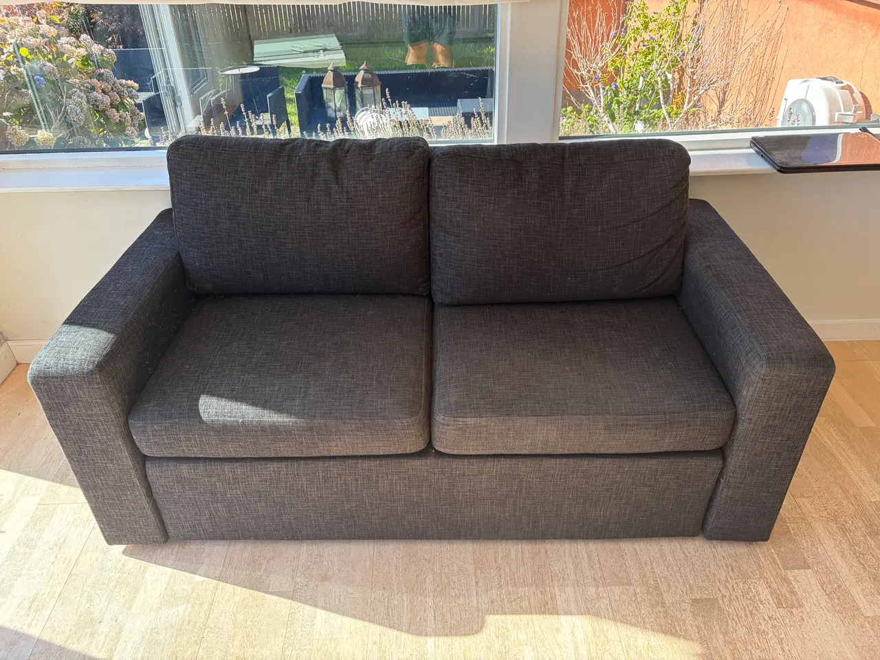 Billede 1 - Sovesofa i grå/sort med opbevaring