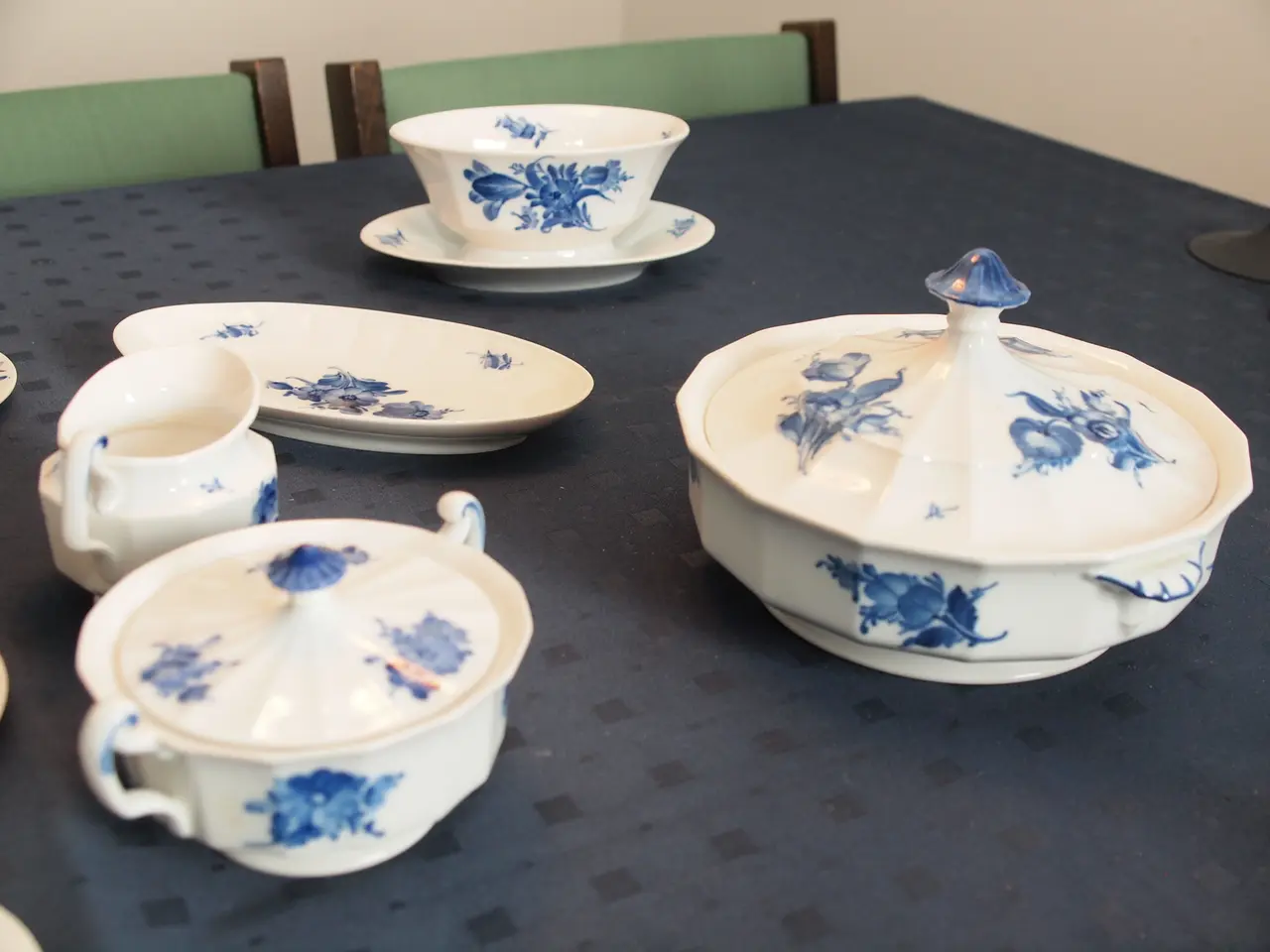 Billede 4 - Porcelæn kaffekopper samt skåle sovsekande