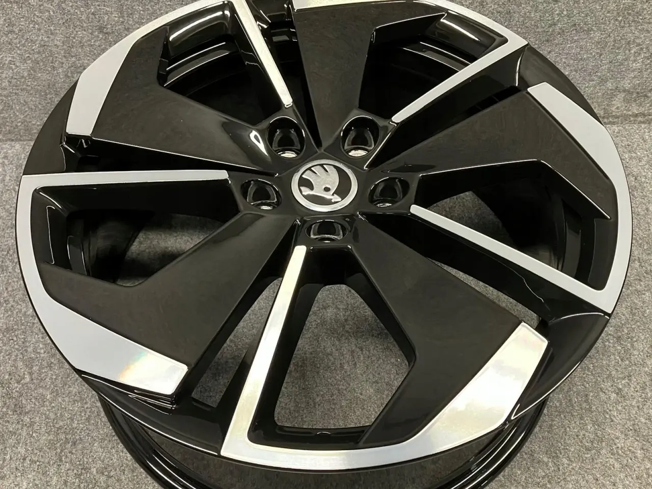 Billede 1 - ALUFÆLGE SKODA OCTAVIA IV RS 5E3 18"