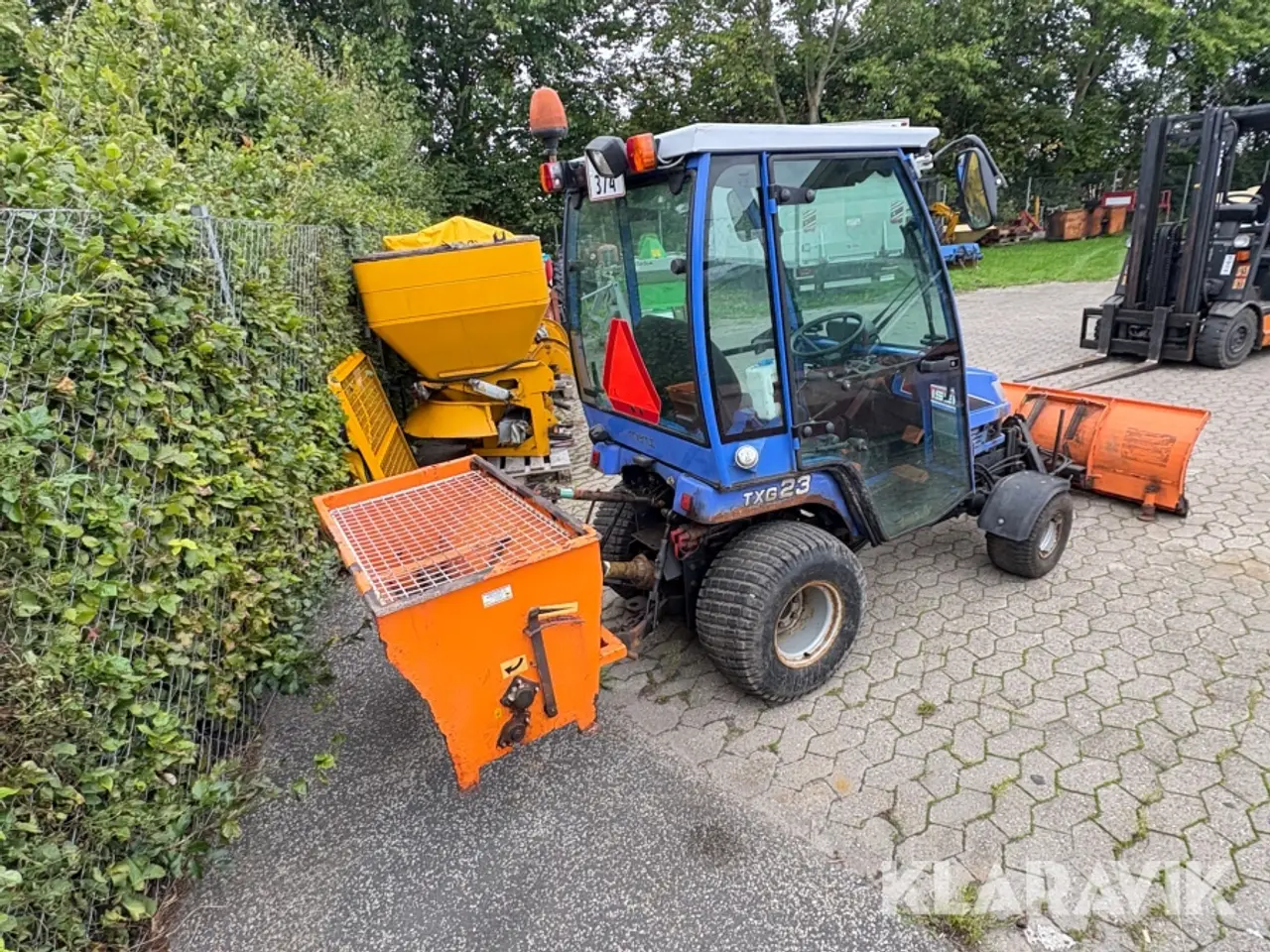 Billede 3 - Traktor Iseki TXG23 med kost og plov