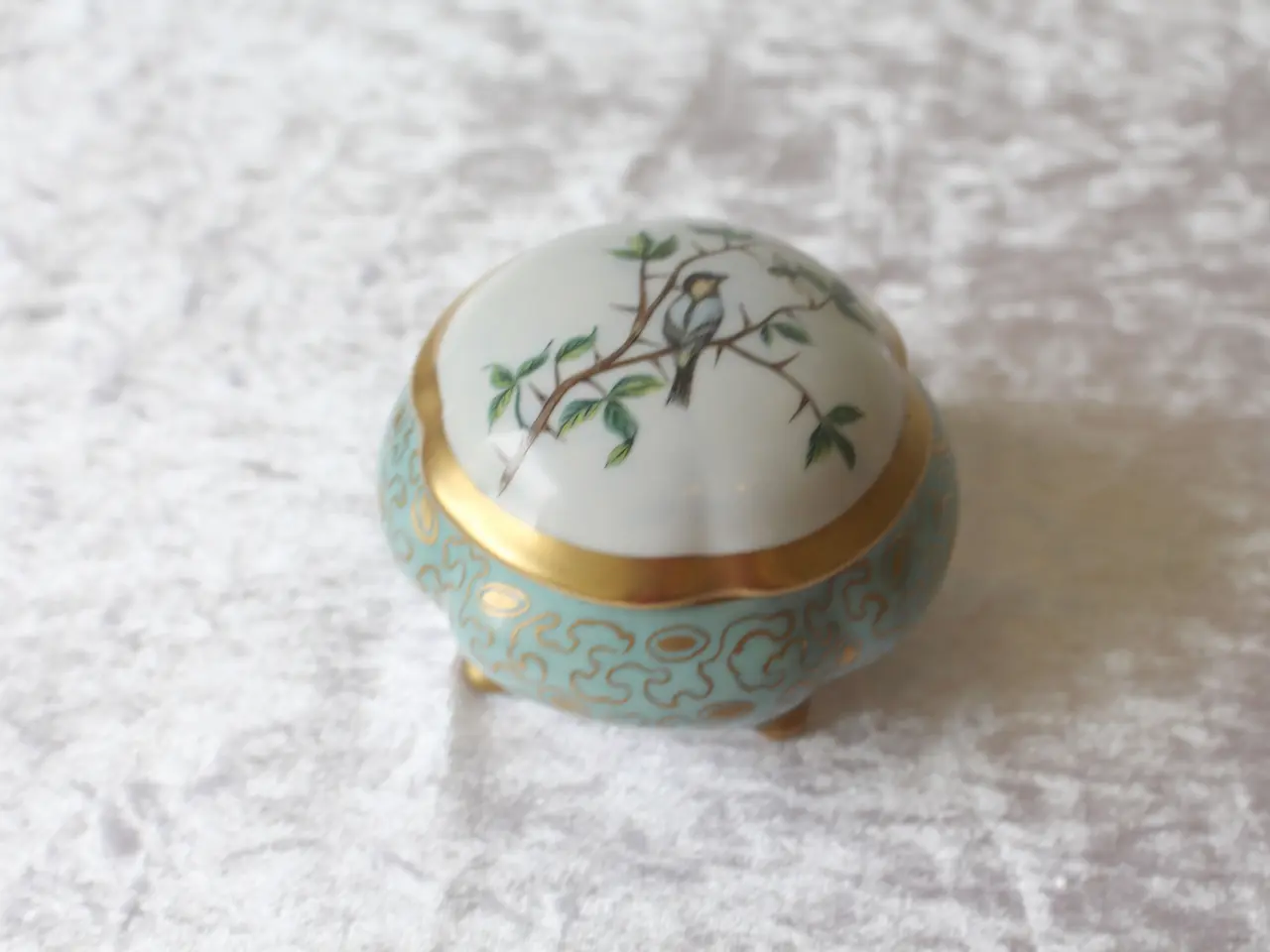 Billede 1 - Porcelæns- lågkrukke antik guldbelagt.