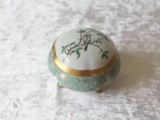 Porcelæns- lågkrukke antik guldbelagt.