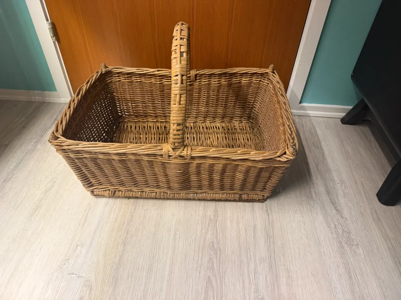 Billede 1 - Rigtig fin flet kurv med hank