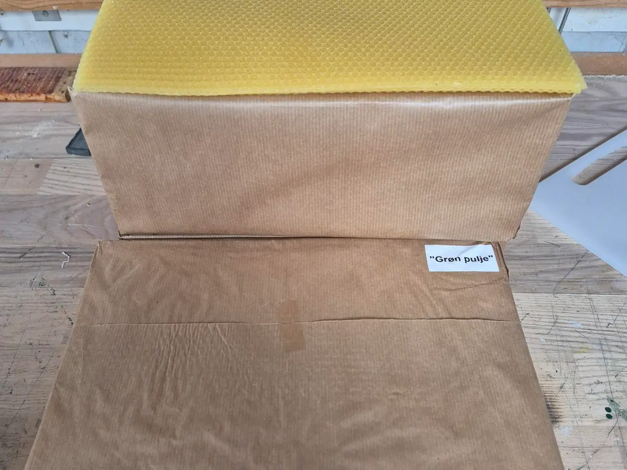 Billede 1 - Bivoks, 12x10 tavler, Grøn pulje, 5kg