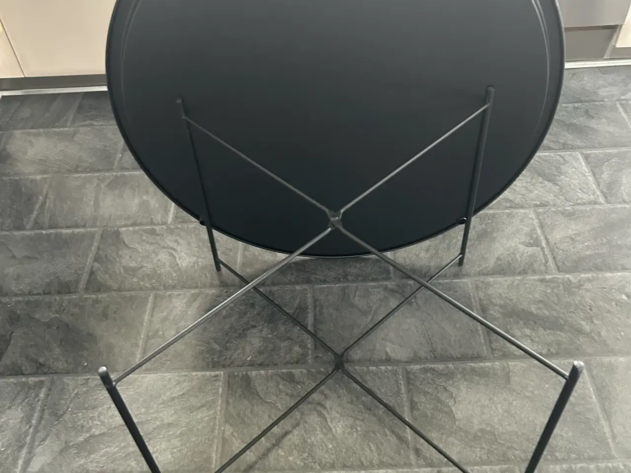 Billede 3 - Sort metalbord. 