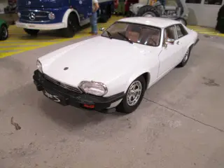 Modelbil Jaguar Xjs Road Signature 1:18