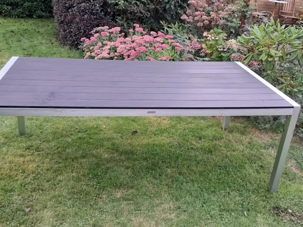 Billede 2 - Pænt havebord . mærke : Living Elements. Kun 300