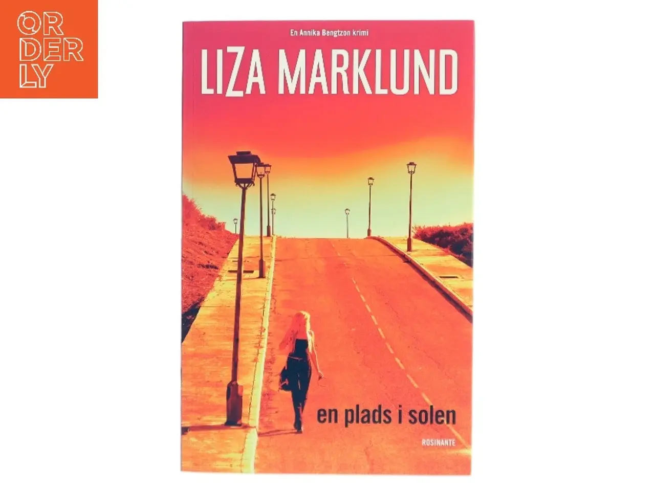 Billede 1 - En plads i solen af Liza Marklund (Bog)
