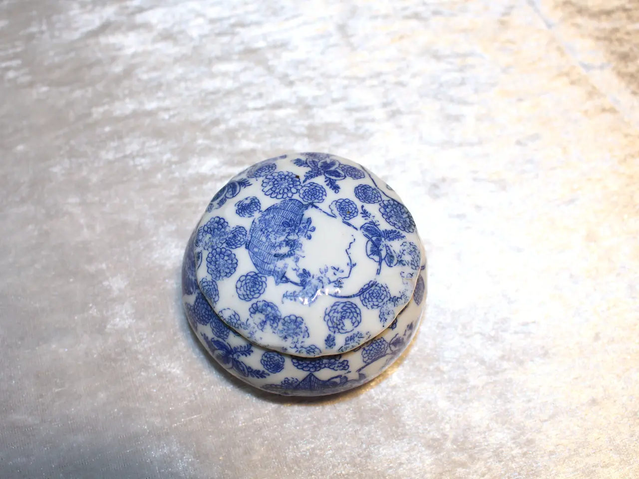 Billede 2 - 2 kinesiske porcelænskrukker med låg.