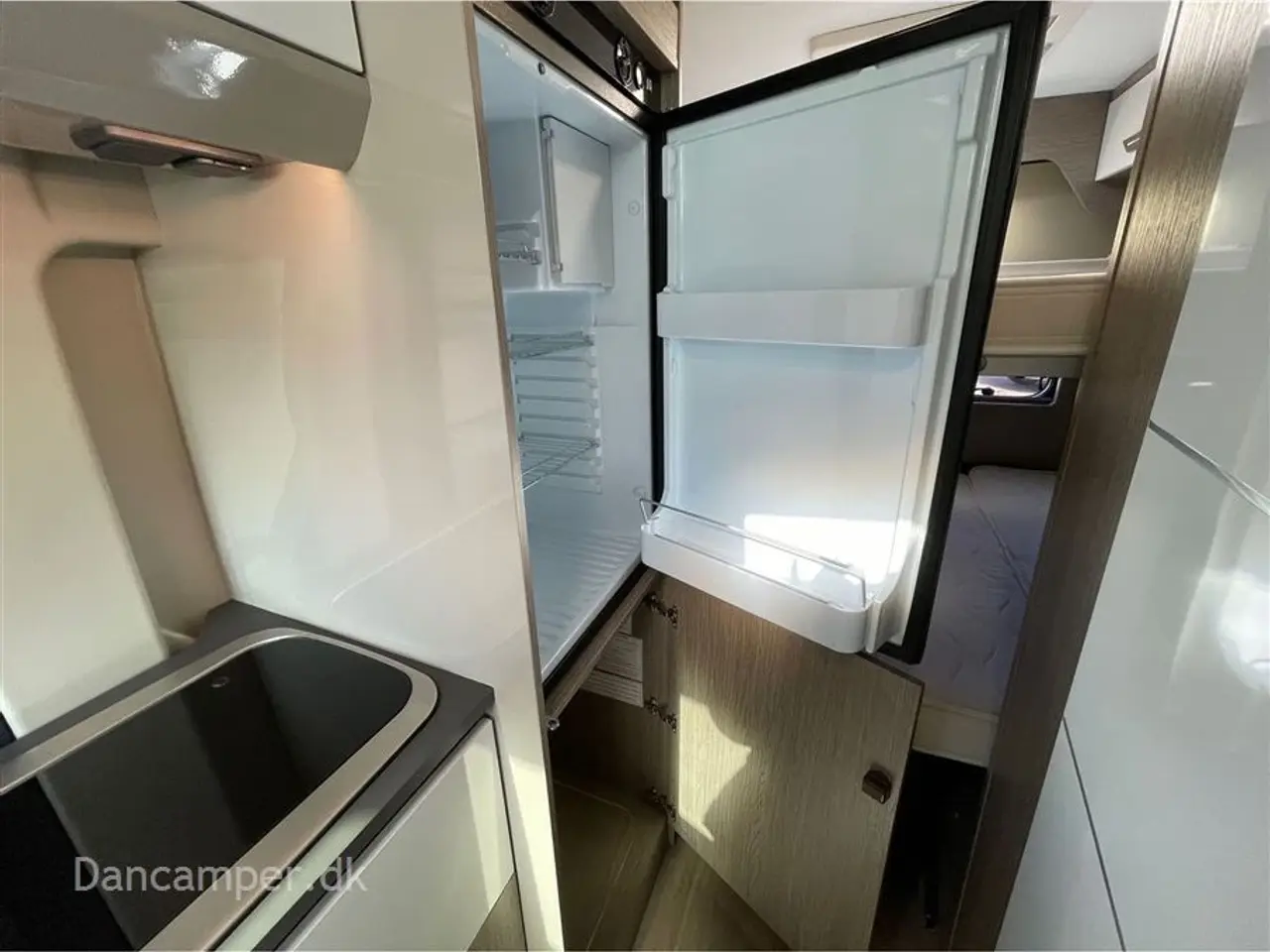 Billede 26 - 2023 - Chausson ROAD LINE V594 VIP MAX UNDER KLARGØRING! Super spændende, kort van med to dobbeltsenge på tværs i køjesystem. 2,2, L motor , 140 HK, solcelle og markise m.m.