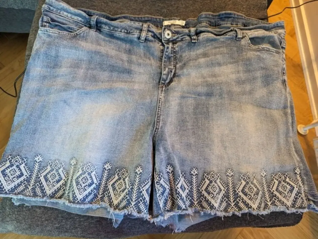 Billede 1 - Lækre jeansshorts sælges