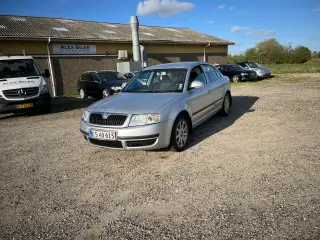 SKODA  superb ÅRG 08