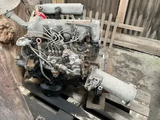KØBES --- Mercedes motor diesel 2,4 eller 3,0.