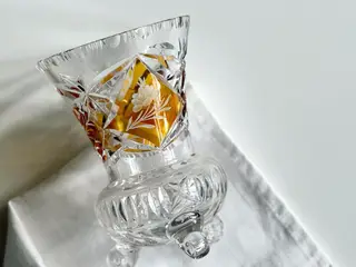 Krystalpokal, ravfarvet, 3 sneglehusfødder, NB