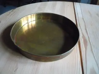 Rund serveringsbakke i messing