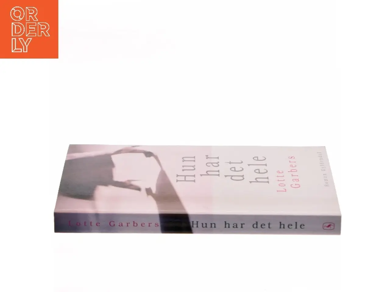Billede 2 - Hun har det hele : roman af Lotte Garbers (Bog)