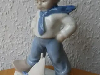 Dreng med Sejlskib G&H