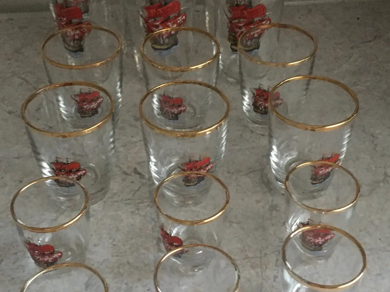Billede 1 - Drikke glas med guldkant NY PRIS
