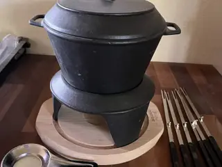 Fonduesæt i støbejern med gafler