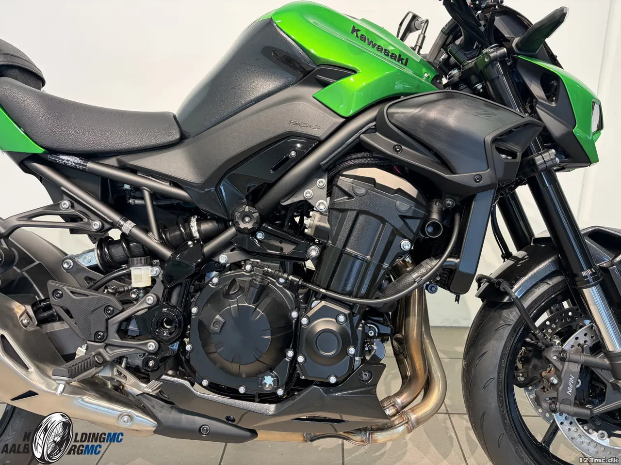 Billede 5 - Kawasaki Z 900 Candy Lime Green / Metallic Carbon Gray