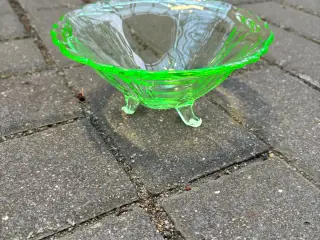 Smuk vintage uran-glasskål på fod – Et lysende fun