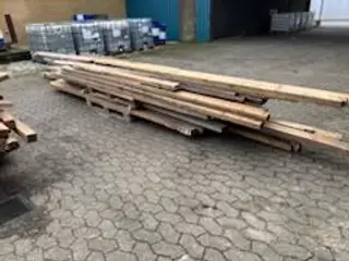 Brugt planker og brædder.