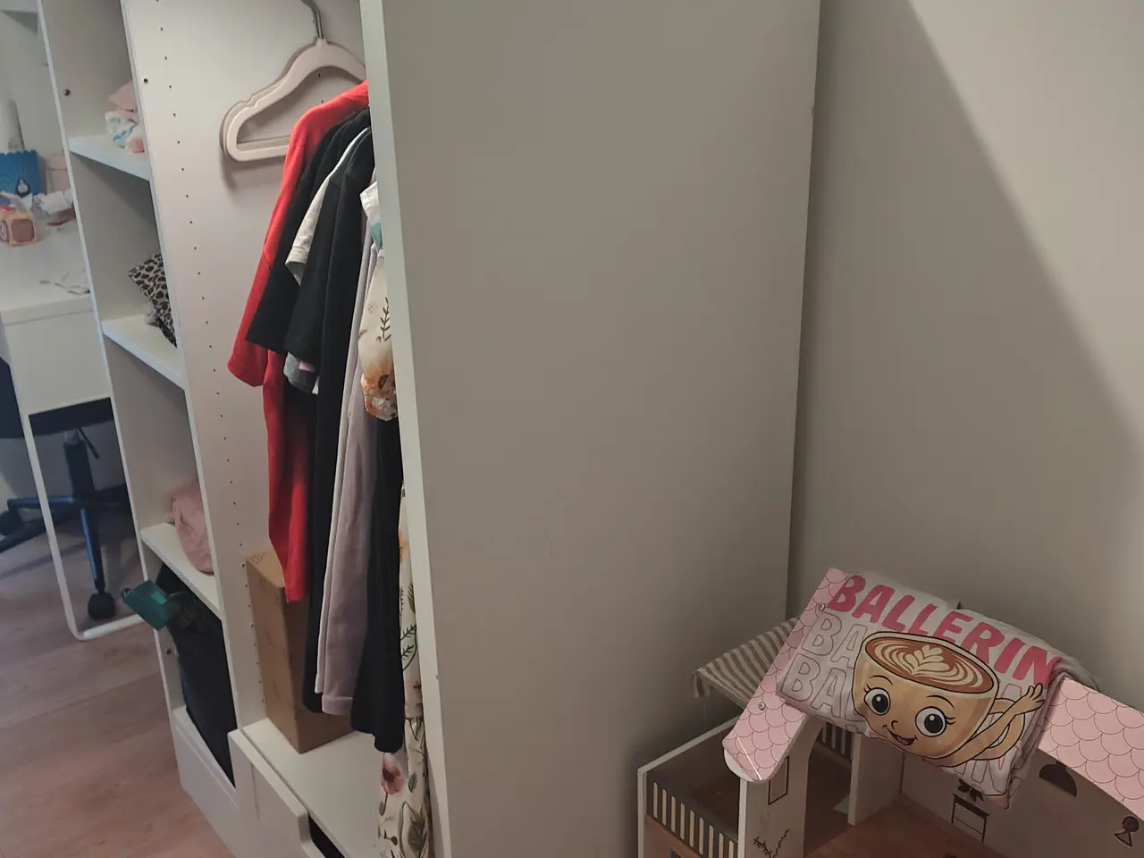 Billede 4 - IKEA klædeskab til børneværelse – 50 kr