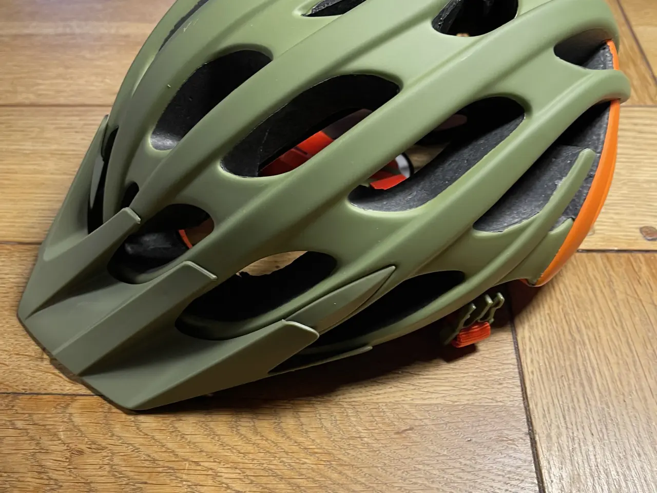 Billede 1 - Cykelhjelm model Lazer