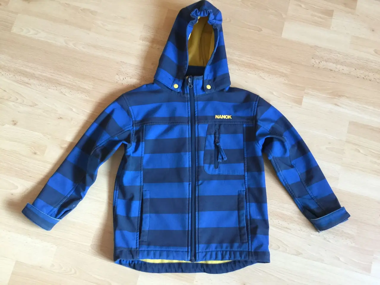 Billede 7 - Soft Shell NANOK jakke str. 4 år og 6 år.