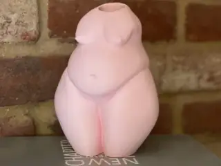 Smuk vase af kvindekrop