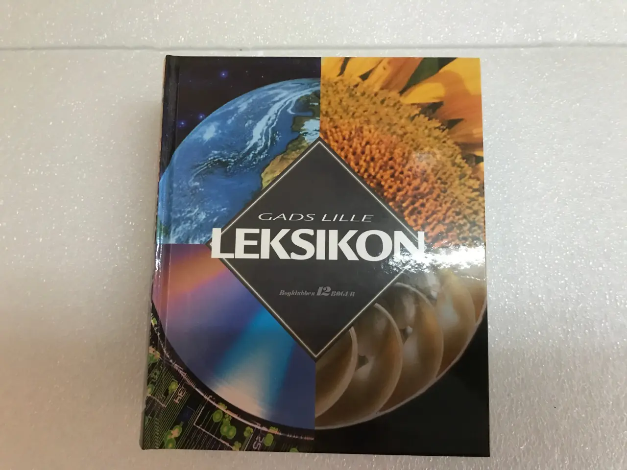 Billede 2 - Retskrivnings og Betydningsordbog + Gads Leksikon.