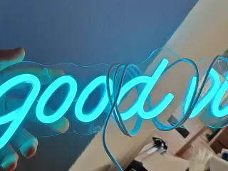 Good Vibes lysskilt til gamerværelse eller andet