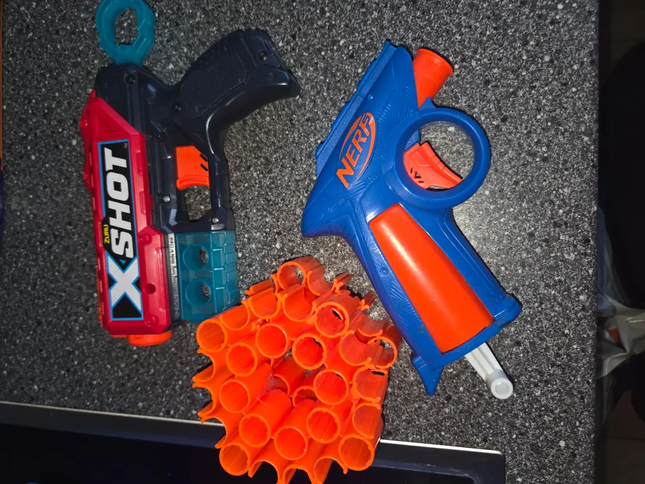 Billede 8 - Blandet nerf og ligende legetøj våben