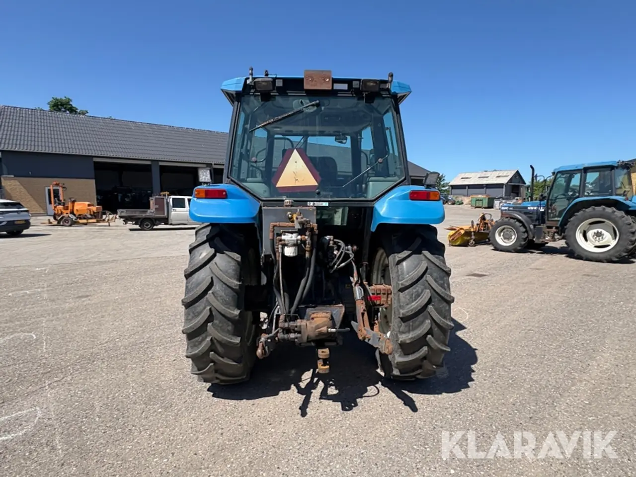 Billede 5 - Traktor New Holland TS90 med kost og plov