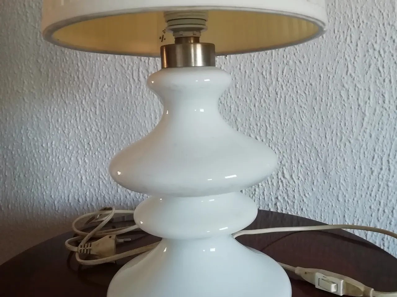 Billede 3 - Hvid elegant bordlampe med skærm
