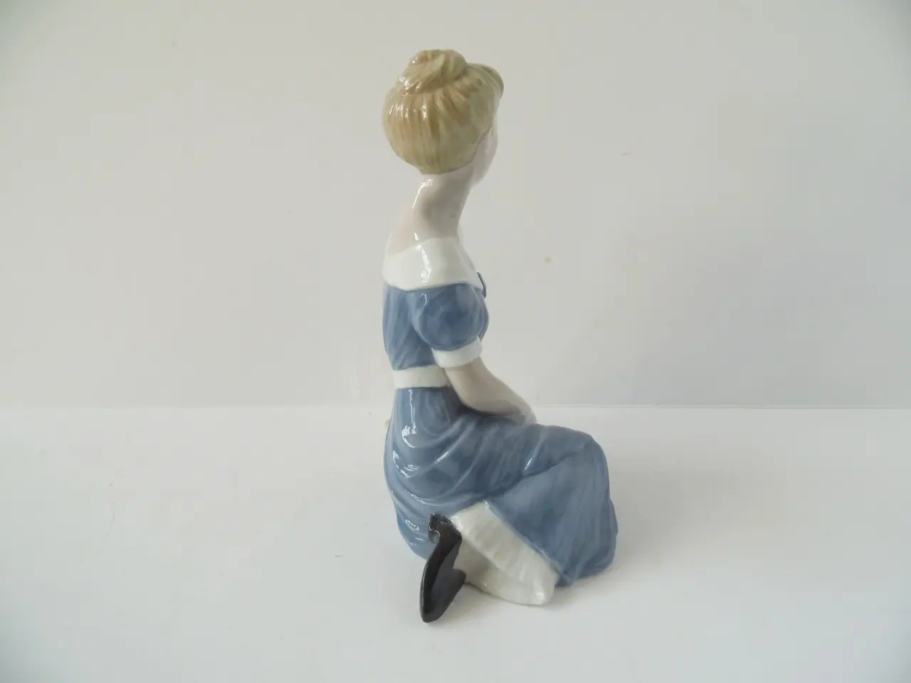 Billede 3 - Royal Copenhagen Kvindefigurer - 1000,00 kr/stk.
