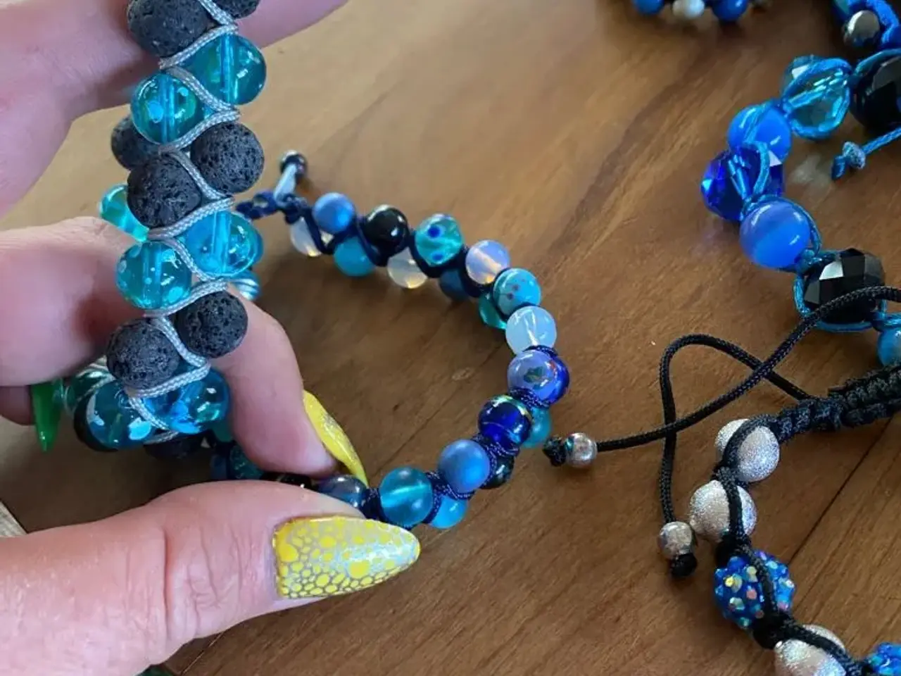 Billede 2 - Nye knyttede armbånd