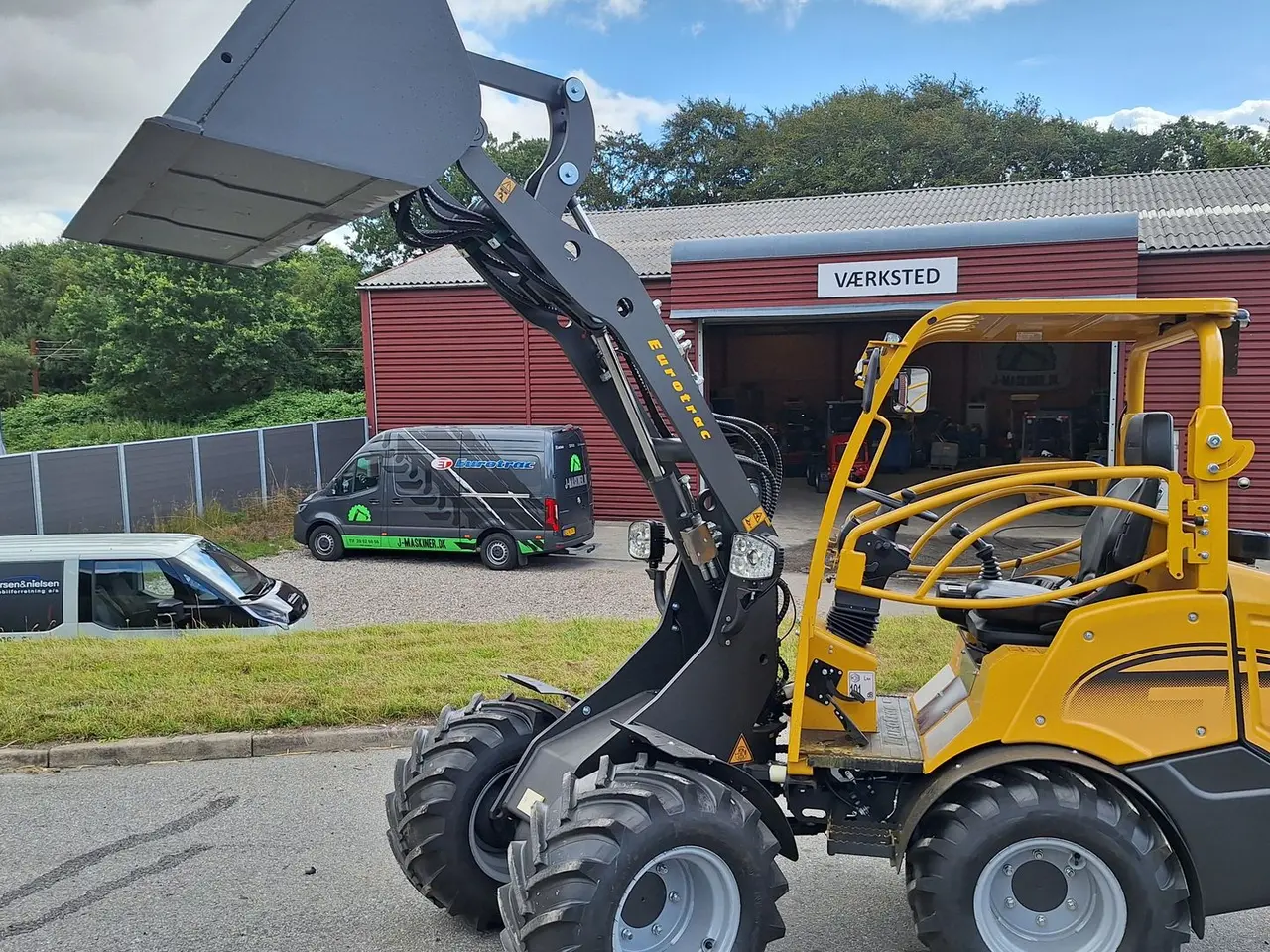 Billede 12 - Eurotrac W12S mellem tårn