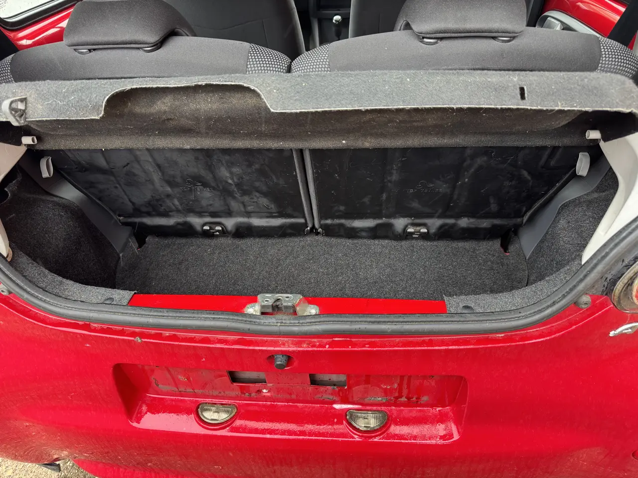 Billede 9 - Velholdt og velkørende rød Toyota Aygo.