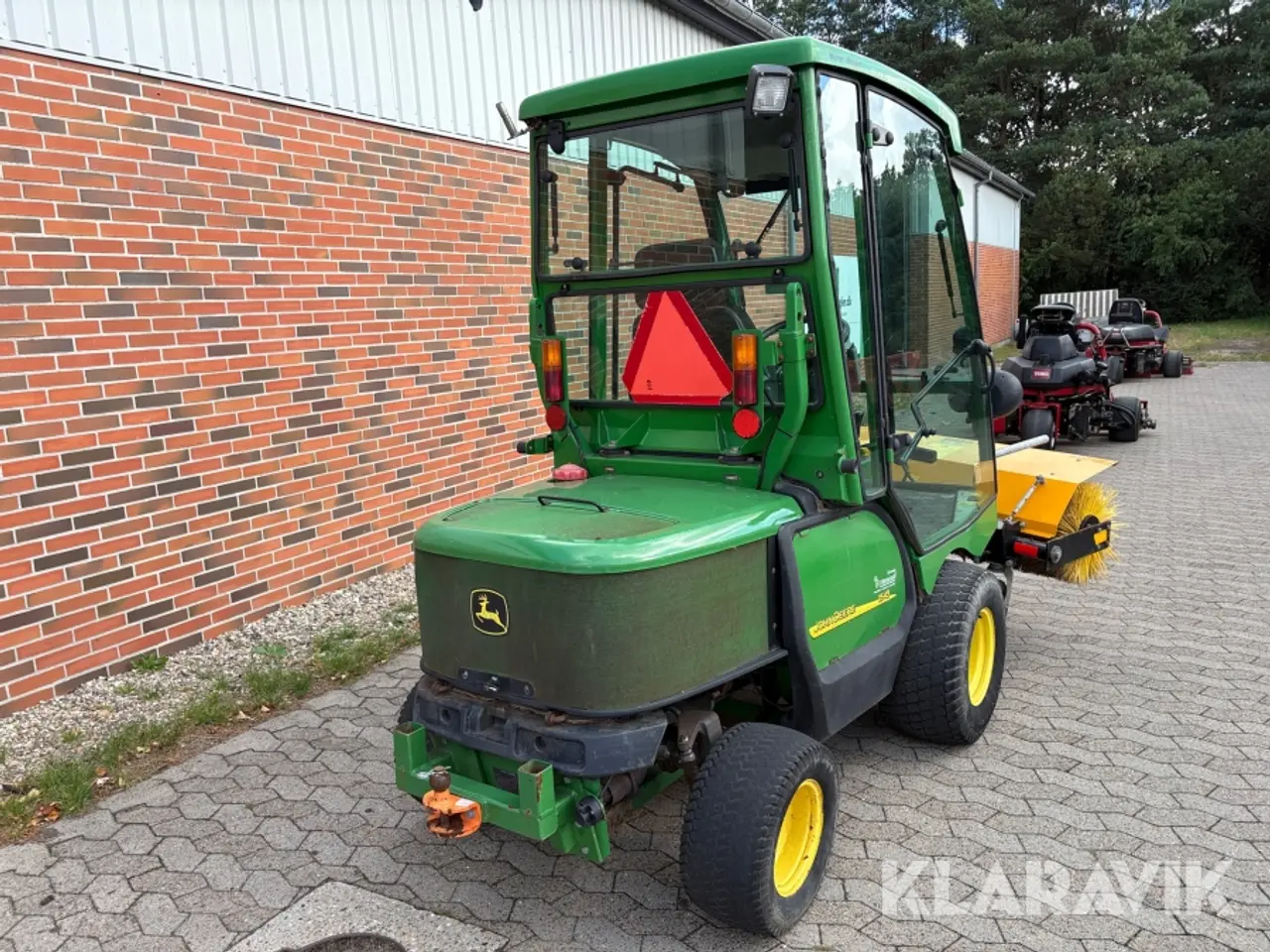 Billede 4 - Redskabsbærer John Deere 1545 med kost